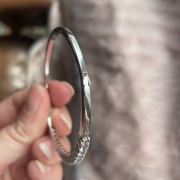 STERLING SILVER CLIP BANGLE WITH RHINESTONE PAVE SETTING - Picture 12 of 16